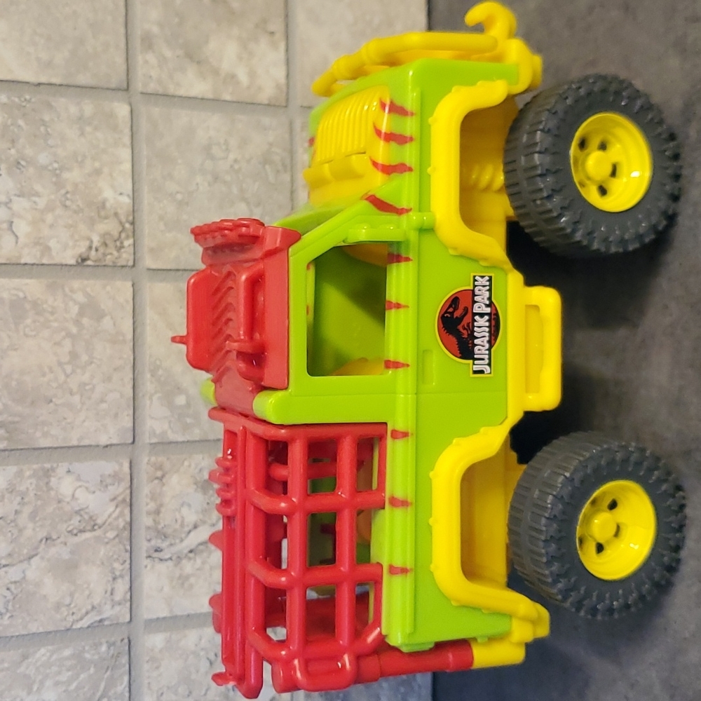 Jurassic Park 4 X 4 Park Toy Jeep With Raptor Cage